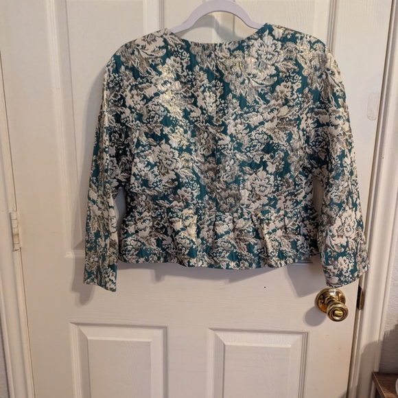 ✨3/$15✨ Women's One Button Top - Picture 4 of 7